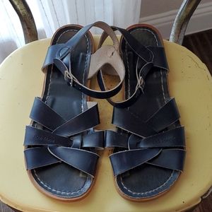 Saltwater size 10 Women's sandals